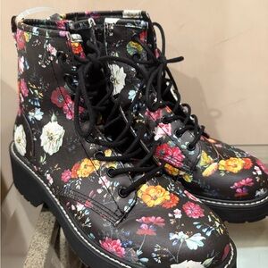 Black Lace up Boots with flowers ( madden girl) size 8.5 Dr. Marten inspired